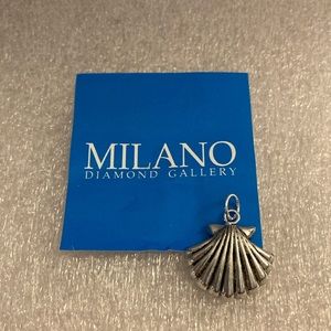 NWOT - Milano Diamond Gallery Silvertone Metal Seashell Necklace Pendant